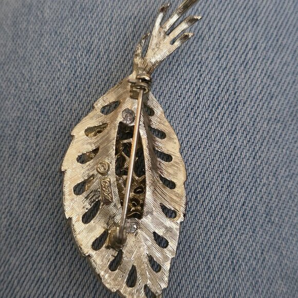 Coro Gold Tone Rhinestone Leaf Shaped Brooch‎ Missing Stone - Picture 5 of 5